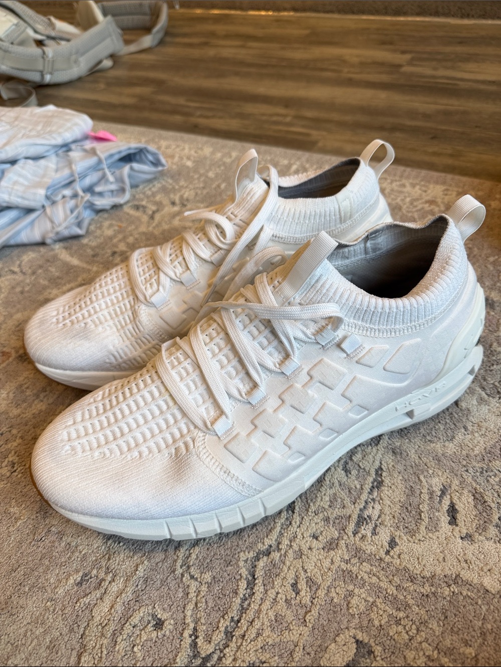 Men’s Under armor knit sneaker HOVR